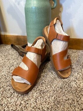 Easy Spirit Women’s Leather Tan Triple-Strap Comfort Sandals